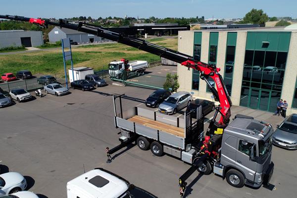 Installation de grue et de plateau pour notre client Isospan Sarl